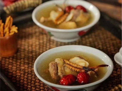 冬蟲夏草可以直接食用嗎？冬蟲夏草常用于燉煮