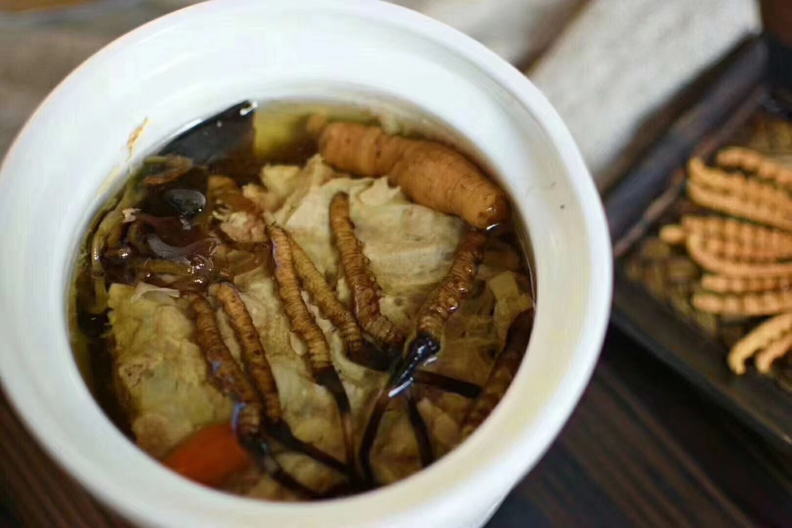 冬蟲夏草怎么食用？